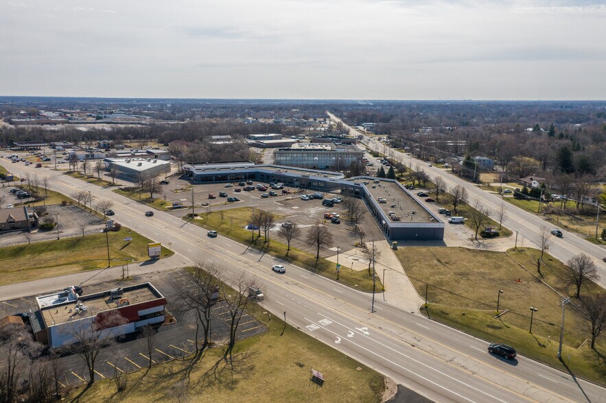 Primary Photo Of 301-357 Townline Rd, Mundelein General Retail For Sale