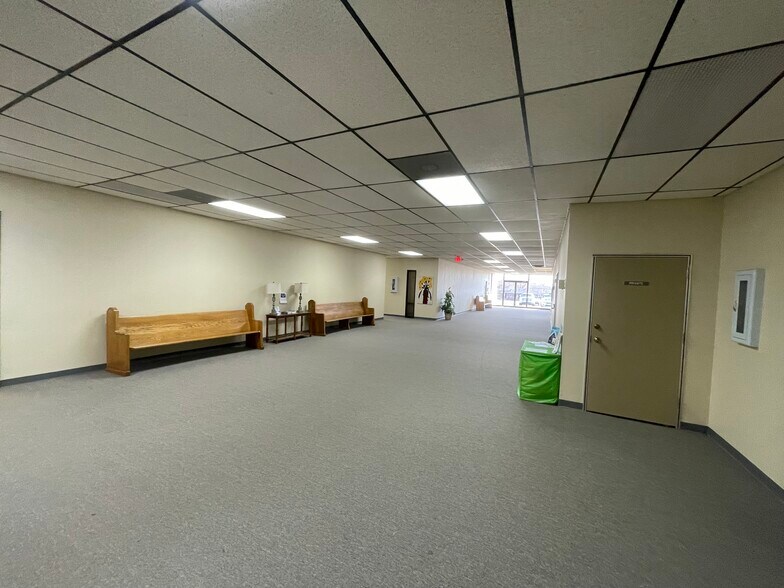 More Photos Of 809 Gallagher Dr, Sherman General Retail For Sale