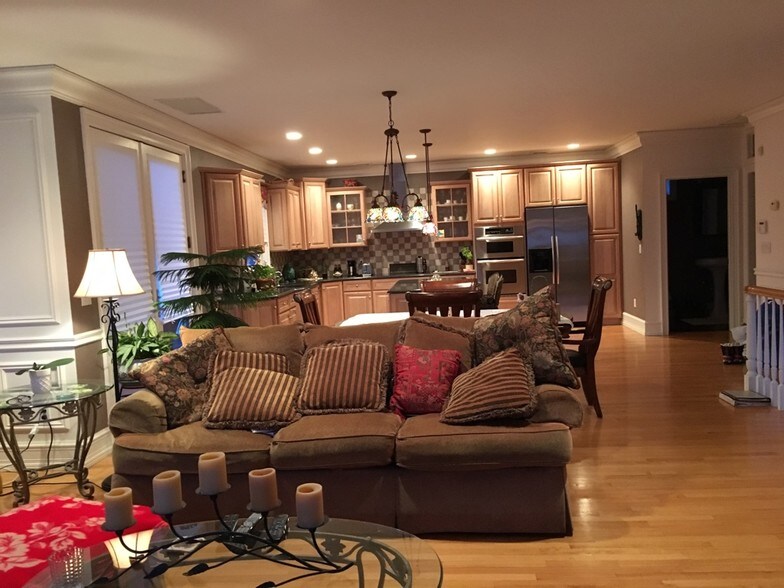 More Photos Of 584 Middle Rd, Bayport Storefront Retail Residential For Sale