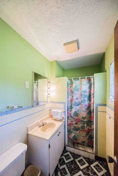 More Photos Of 225 Sturgis Rd, Marion Hotel For Sale