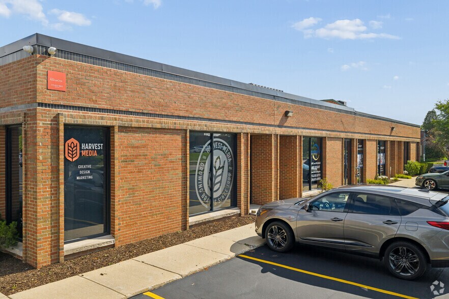 More Photos Of 1200-1258 Remington Rd, Schaumburg Light Distribution For Lease