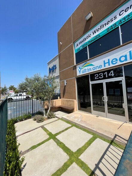 More Photos Of 2314 Newport Blvd, Costa Mesa Office For Lease