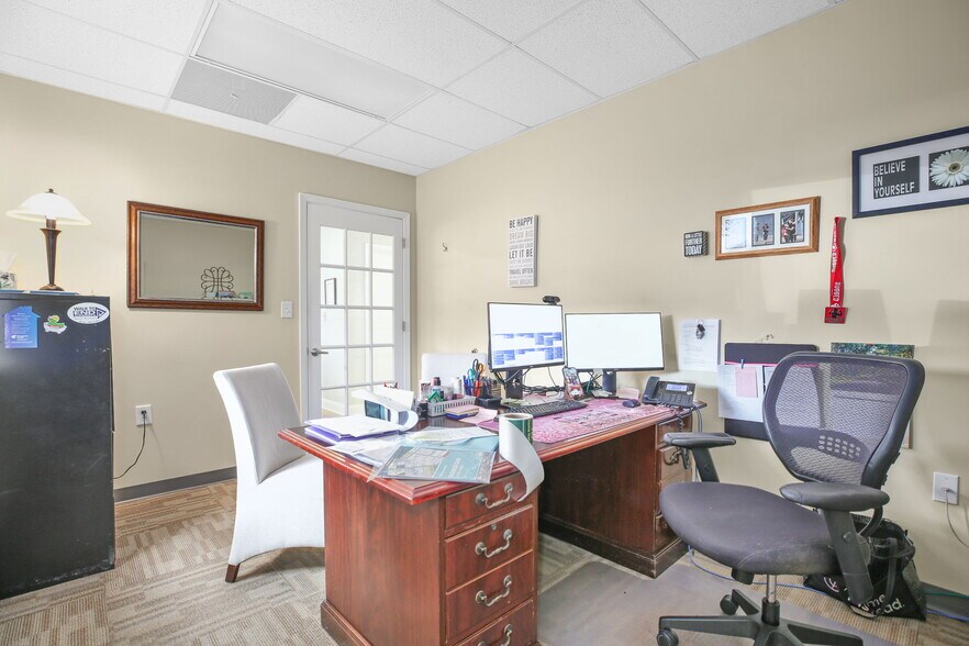 More Photos Of 107 Olde Greenwich Dr, Fredericksburg Office For Sale