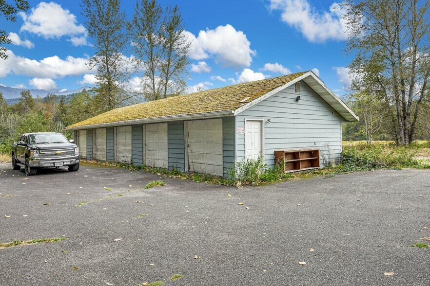 More Photos Of 44618 State Route 20, Concrete Hotel For Sale