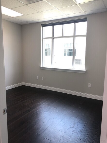 More Photos Of 333 E Bethany Dr, Allen Office For Lease