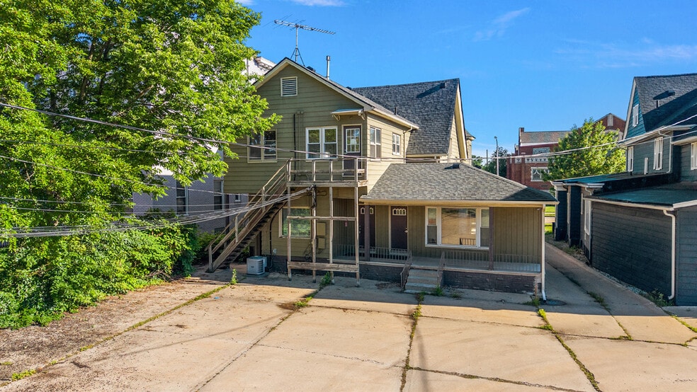 More Photos Of 111 Cass Ave, Mount Clemens Office For Sale