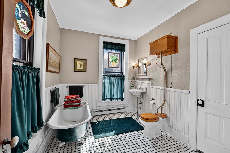 More Photos Of 210 W High St, Orangeville Hospitality For Sale