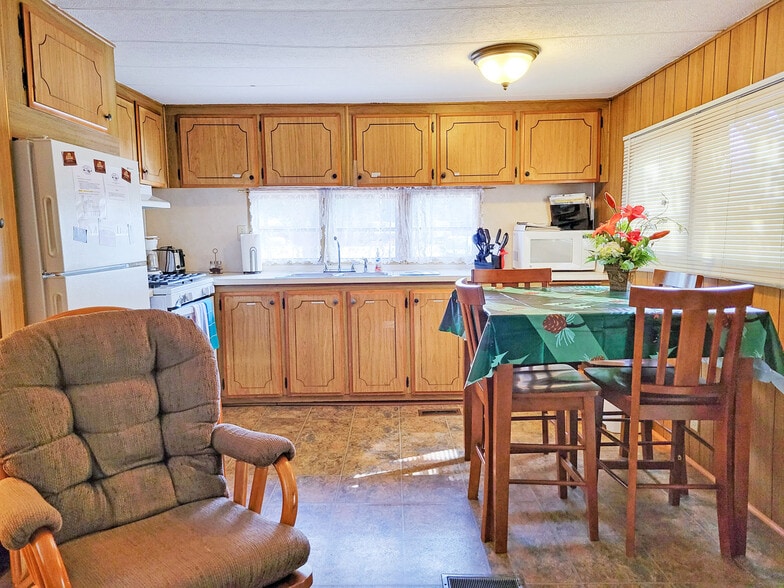 More Photos Of 225 N Geyser St, West Yellowstone Hotel For Sale
