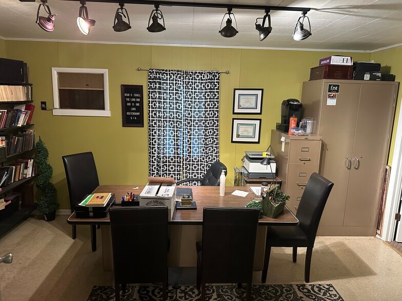 More Photos Of 307 E 6th St, Mound City Specialty For Sale