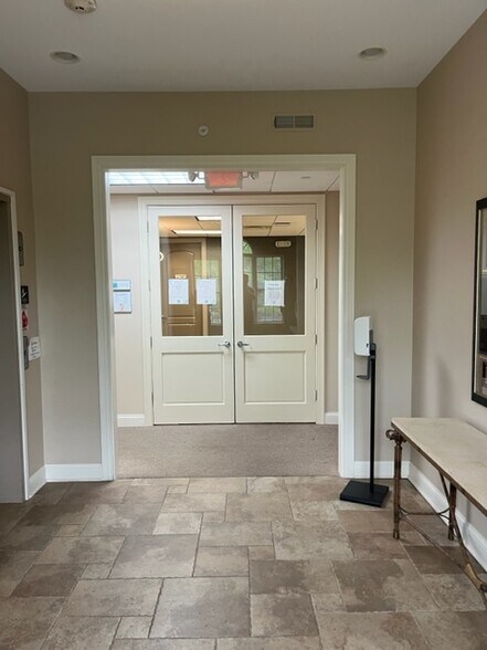 More Photos Of 13500 Circle Dr, Orland Park Office For Sale