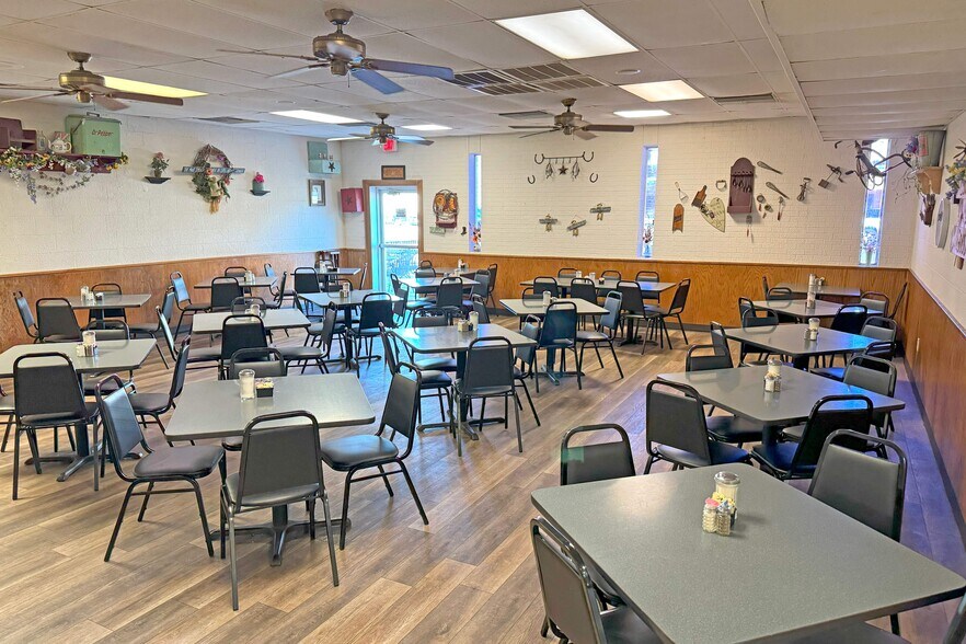 More Photos Of 1403 N Navarro St, Victoria Restaurant For Sale