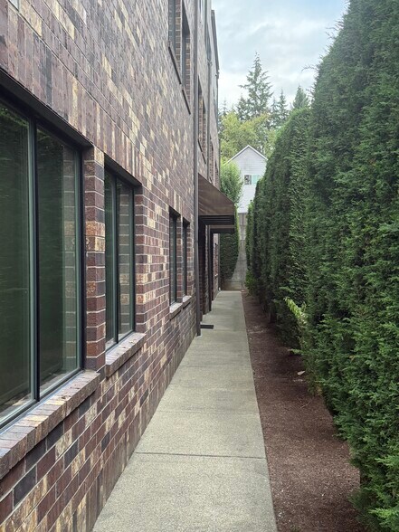 More Photos Of 1002 39th Ave SW, Puyallup Office For Lease