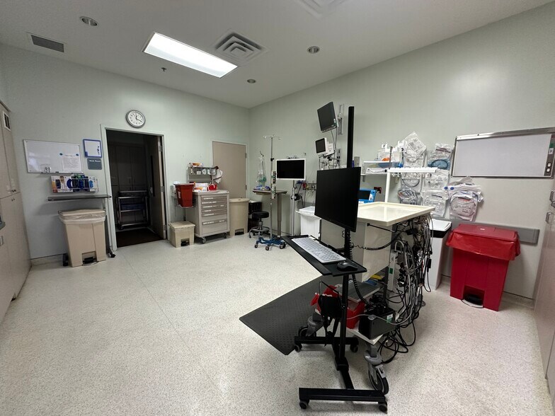 More Photos Of 1310 SE West Star Ave, Port Saint Lucie Hospital For Lease
