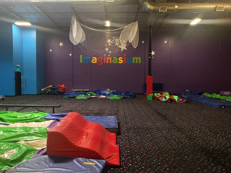 More Photos Of 1780 Oak St, Torrance Warehouse For Sale