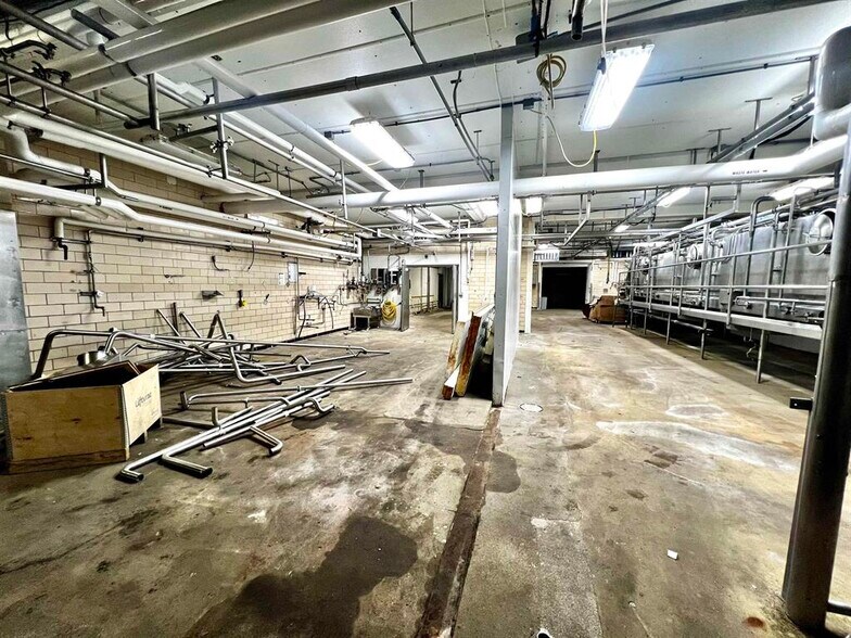 More Photos Of 1720 12th St, Monroe Distribution For Lease