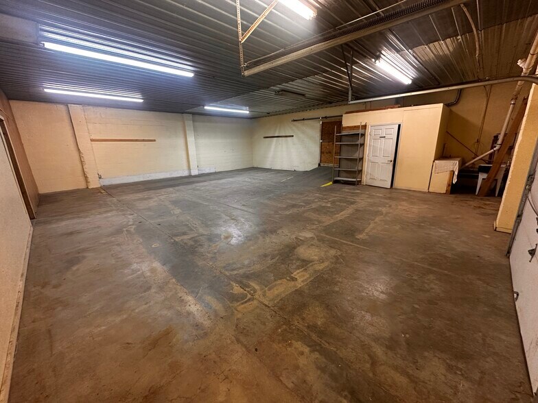 More Photos Of 522A S Main St, Broadway Flex For Sale