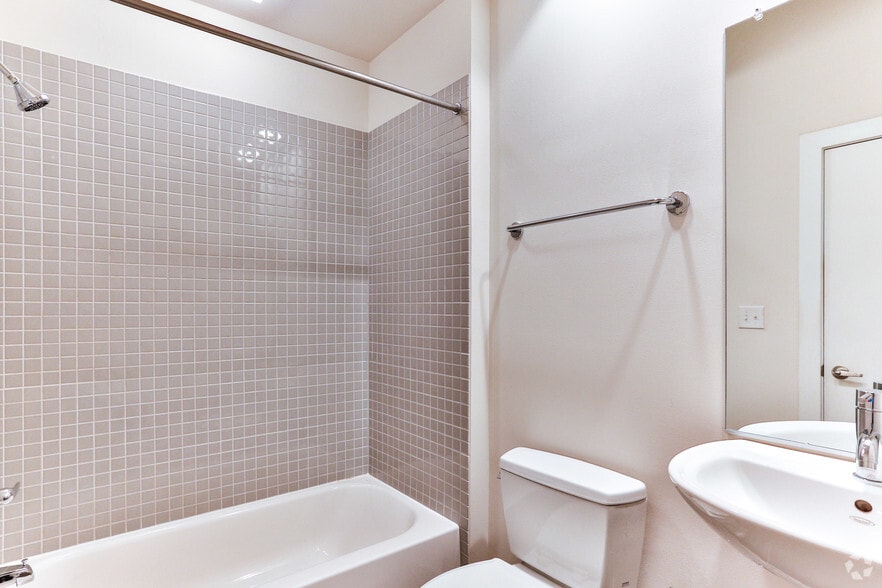 More Photos Of 810 E 7th St, Charlotte Apartments For Lease