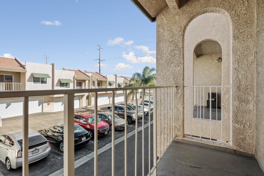 More Photos Of 18335-18345 Sierra Hwy, Santa Clarita Loft Creative Space For Lease