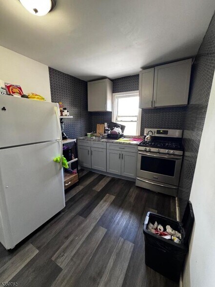 More Photos Of 119 W Broadway, Paterson Flex For Sale