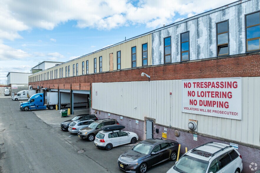 More Photos Of 297 Getty Ave, Paterson Warehouse For Lease