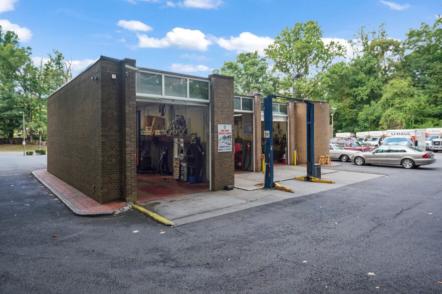 More Photos Of 11410 N Shore Dr, Reston Service Station For Sale