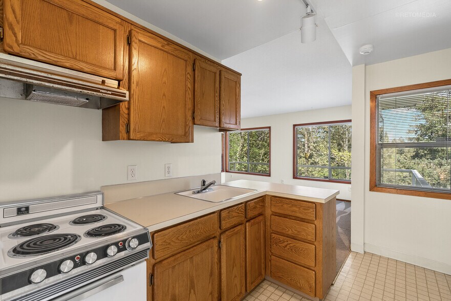 More Photos Of 3020-3024 SW 12th Ave, Portland Apartments For Sale