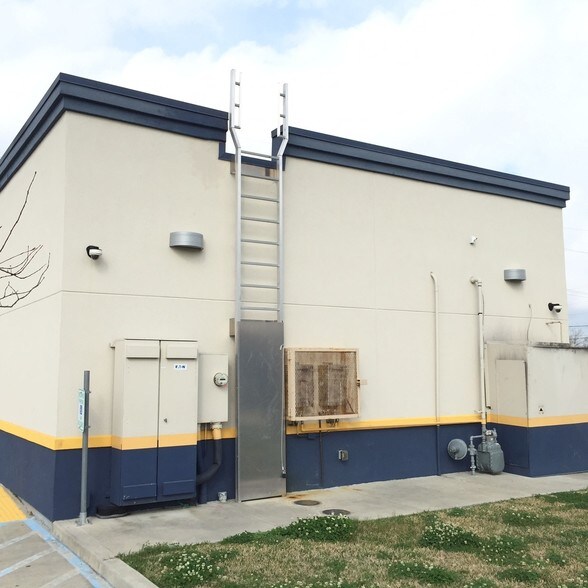 More Photos Of 1504 Ruth St, Sulphur Fast Food For Sale