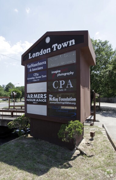 More Photos Of 804 W Dallas St, Conroe Office For Sale