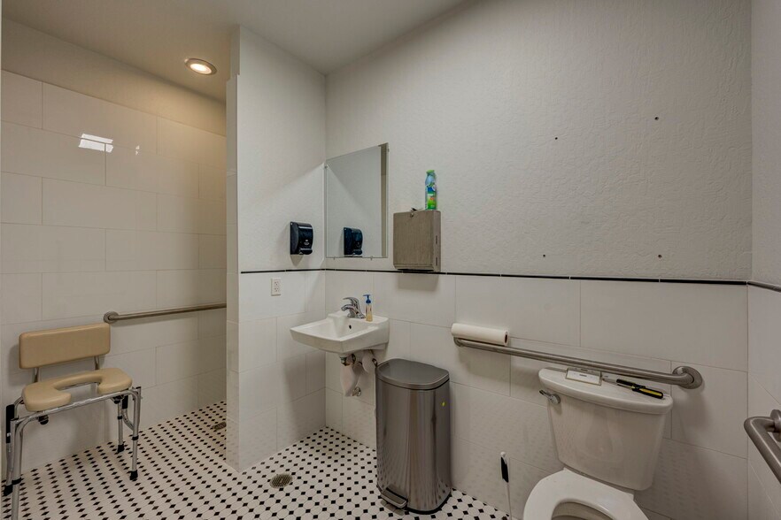 More Photos Of 634 Ryland St, Reno Office For Sale