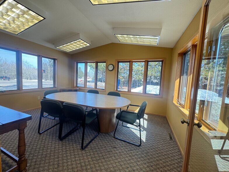 More Photos Of 1226 Lincoln St, Rhinelander Office For Sale