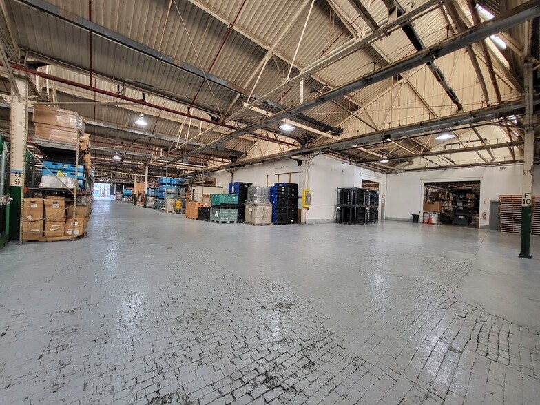 More Photos Of 60 Baldwin Ave, Pontiac Warehouse For Lease