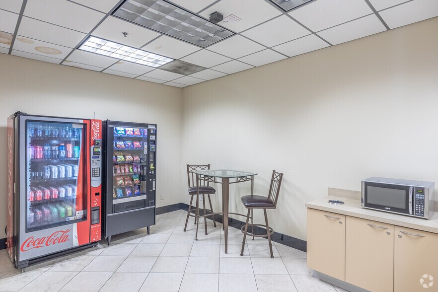 More Photos Of 2100 Palomar Airport Rd, Carlsbad Unknown For Lease