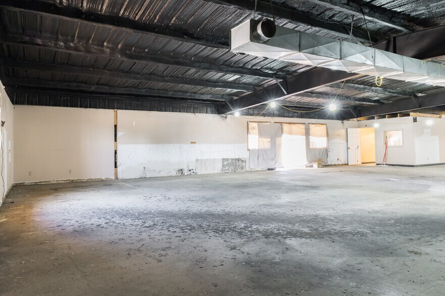 More Photos Of 8794 HWY 83, Briscoe General Retail For Sale