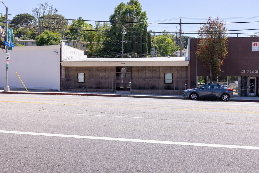 More Photos Of 3779 Cahuenga Blvd, Studio City Loft Creative Space For Sale