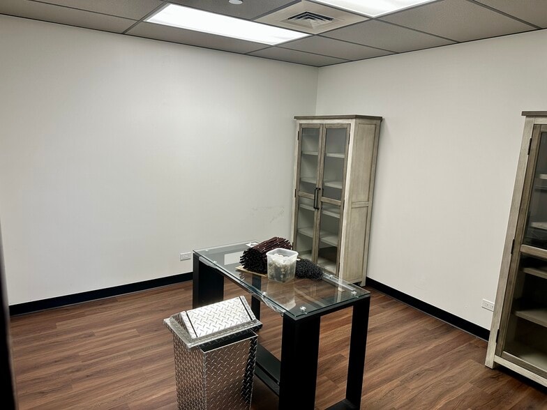 More Photos Of 423 N State St, Lockport Light Manufacturing For Sale