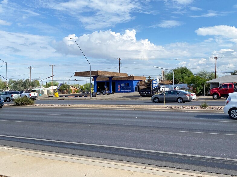 More Photos Of 2501 E 22nd St, Tucson Auto Repair For Sale