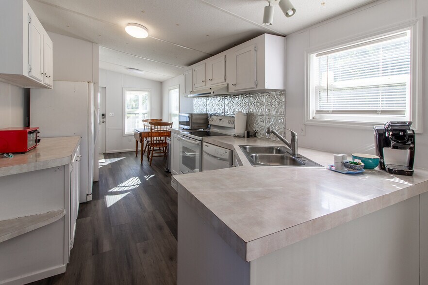 More Photos Of 20221 SW 5th Pl, Dunnellon Specialty For Sale