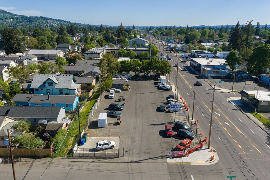 Primary Photo Of 5826 SE 82nd Ave, Portland Auto Dealership For Sale