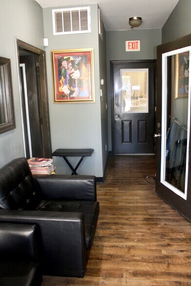 More Photos Of 4922 Port Royal Rd, Spring Hill Light Distribution For Sale