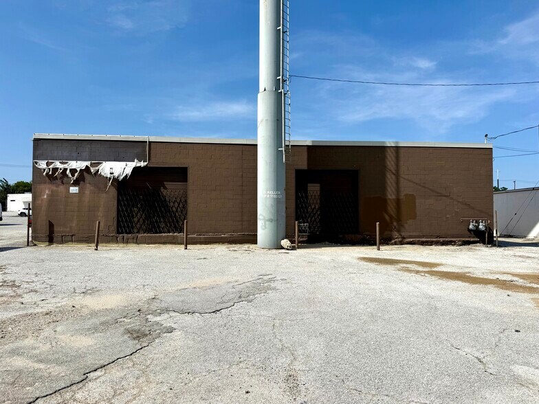 More Photos Of 5726 Mobud St, San Antonio Religious Facility For Lease