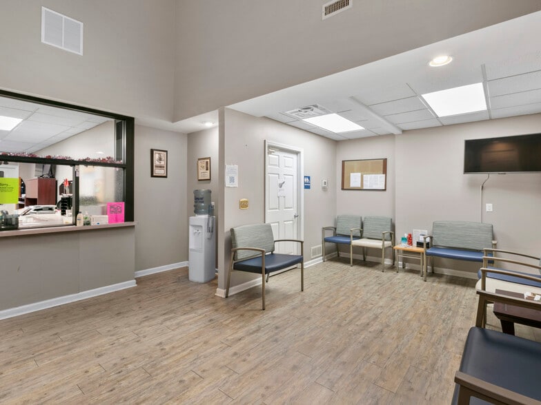 More Photos Of 1998 Hendersonville Rd, Asheville Medical For Lease