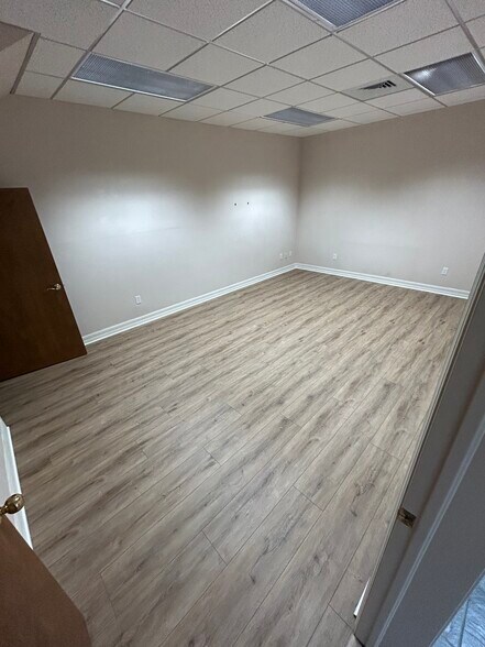 More Photos Of 4707 Enterprise Ave, Naples Loft Creative Space For Lease