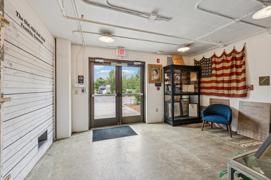 More Photos Of 112 Bridge St, Franklin Office For Sale