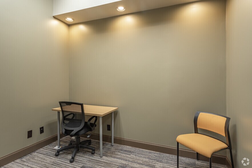 More Photos Of 375-409 Lear Rd, Avon Lake Unknown For Lease