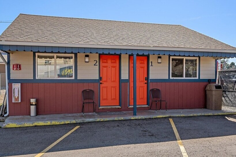 More Photos Of 1524 Main St, Longmont Hotel For Sale