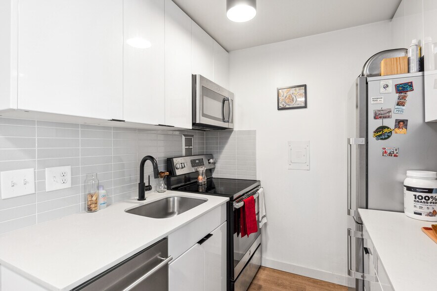 More Photos Of 800 Queen Anne Ave N, Seattle Apartments For Sale