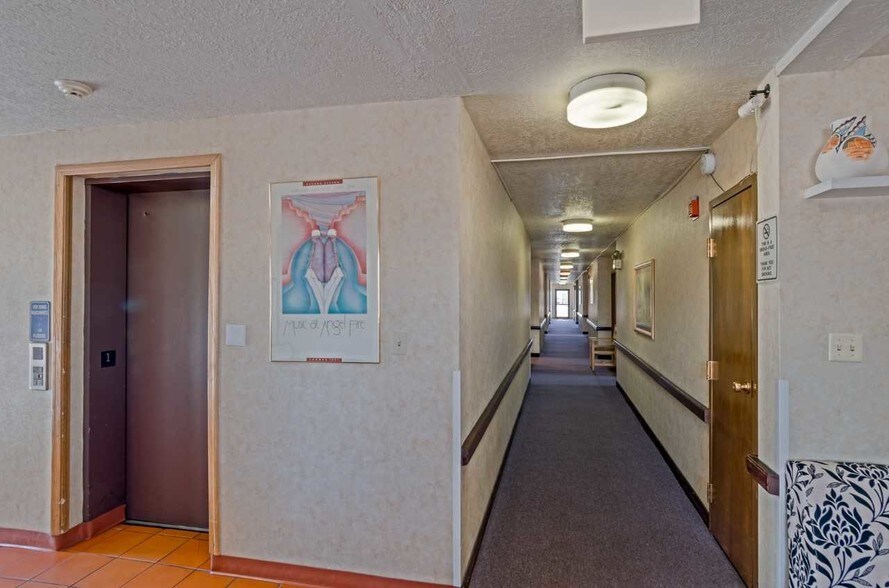 More Photos Of 1520 Candelaria Rd NE, Albuquerque Hotel For Sale