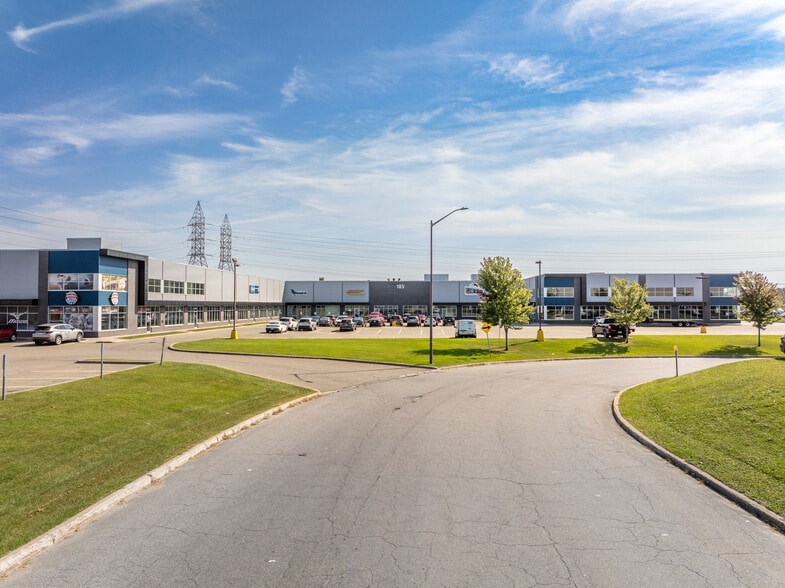 More Photos Of 185 Rue Fortin, Québec Distribution For Lease