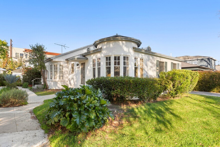 More Photos Of 10651 Whipple St, North Hollywood Multifamily For Sale