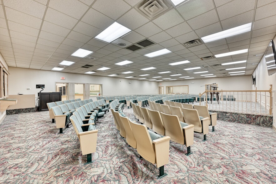 More Photos Of 5135 College St, Jacksonville Religious Facility For Sale
